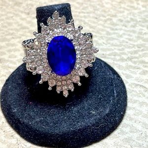 Brilliant oval sapphire ring